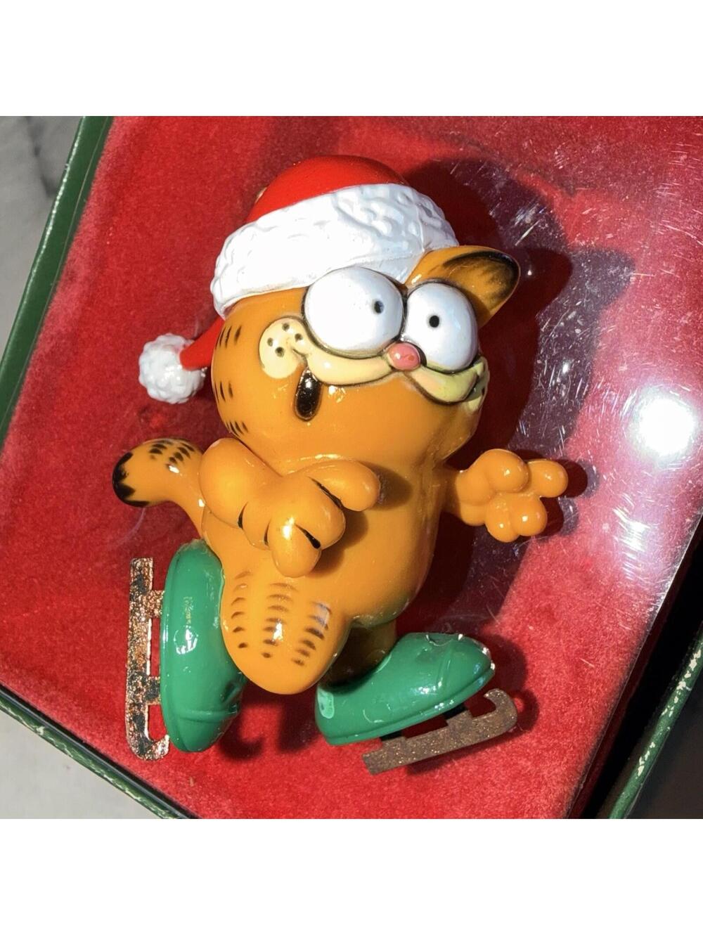 Garfield Enesco CUTS THE ICE  Christmas Ornament Skating Boxed E-8771 Vintage